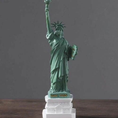 Détail de Statue de la Liberté en résine Besportble, décoration bureau
