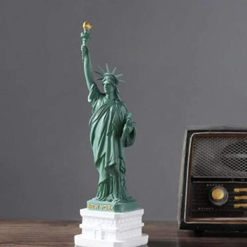 Zoom sur Statue de la Liberté en résine Besportble, décoration bureau
