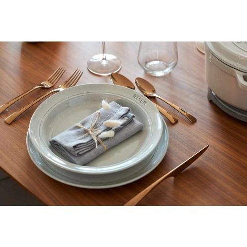 Zoom sur Assiette plate STAUB truffe blanche, céramique anti-rayures