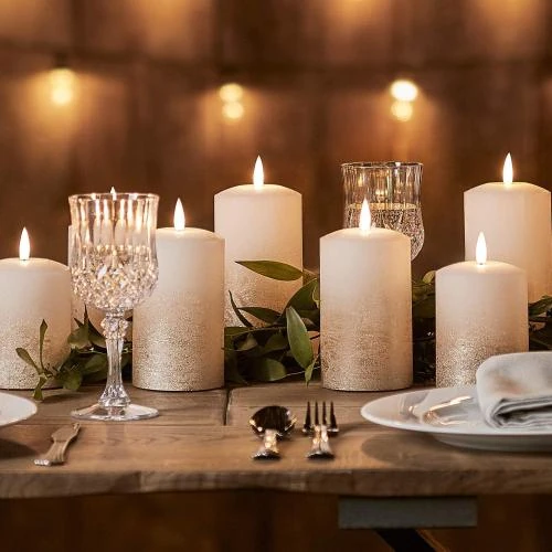 Zoom sur Bougies Piliers TruGlow LED Blanc Chaud, Effet Ombre Bronze