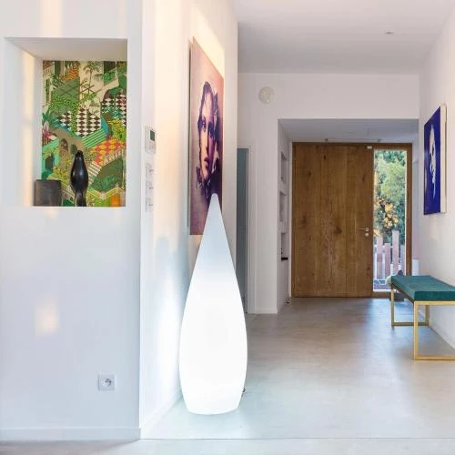 Zoom sur Lampadaire LED blanc extérieur, Lumisky, éclairage puissant